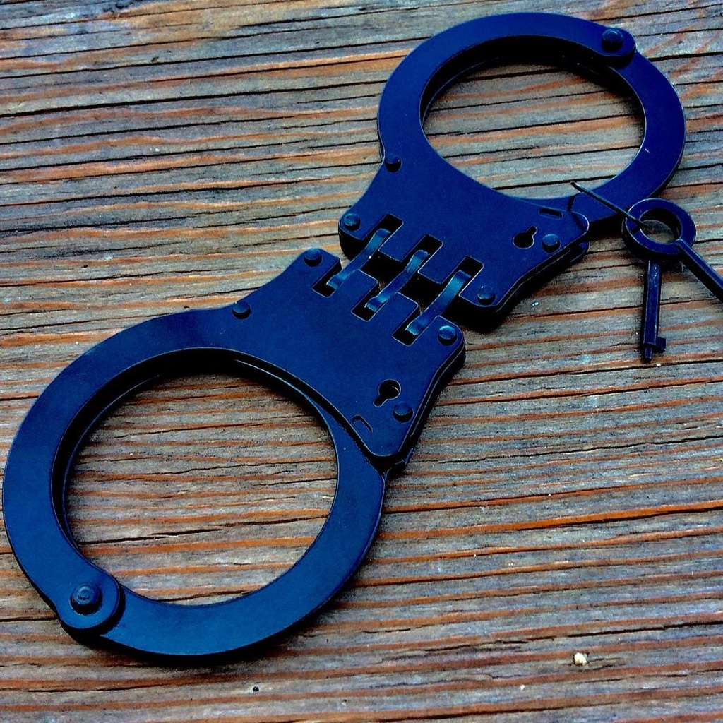 HINGED HANDCUFFS – TAIWAN – KNIVES & SELF DEFENSE – 1CT – HINGED - 105622 – [MSRP: $37.50]