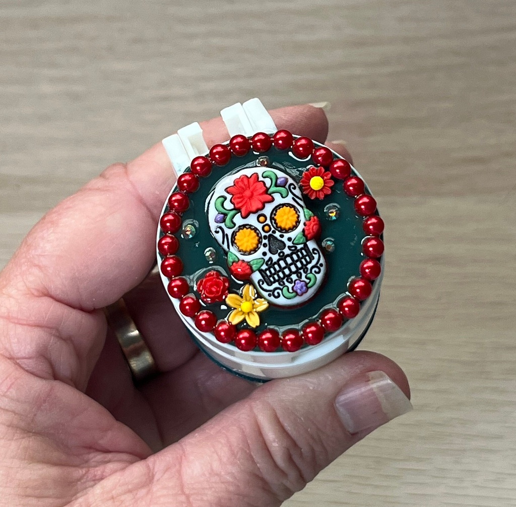 SUGAR SKULL GIFT BOX – SMOKING ACCESSORIES – PIPE, GRINDER, AND SCREEN – 1CT – B157 – [MSRP: $12]